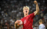 'Phiên bản trái ngược' của Frenkie De Jong cập bến Man Utd