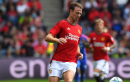 XONG! Cú lừa Jonny Evans xuất hiện ở Man Utd