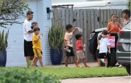 Messi đưa vợ con đi chơi, thư thả ‘thưởng’ trà trên đất Mỹ