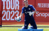 Lý do sốc khiến thủ môn Dean Henderson chưa rời MU