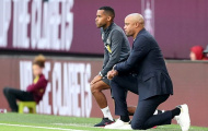 CĐV la ó hành động của Man City và Burnley