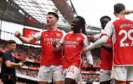 Saka lập siêu phẩm, Arsenal thắng hú vía tại Emirates