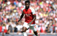 Lý do Partey đá hậu vệ phải ở trận ra quân của Arsenal