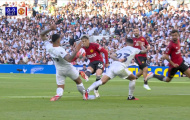 Sao không có penalty cho Man Utd?