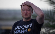 Aaron Ramsdale chuẩn bị đau đầu với thay đổi của Elon Musk