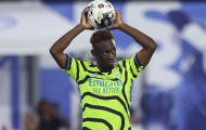 Tiền đạo của Arsenal gật đầu với Chelsea