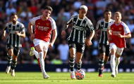 Gary Neville bất ngờ khen ngợi Antony