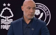 Howard Webb lý giải nguyên nhân Man Utd thoát phạt đền