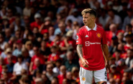 M.U đón cú hích nơi hàng thủ