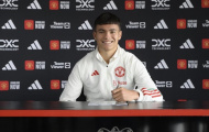 Thần đồng xứ Wales ký hợp đồng với Man United