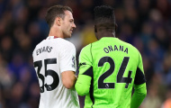 Jonny Evans bị Ten Hag trách mắng 