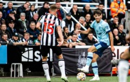 M.U nhận 'cú tát' từ hậu vệ Brentford