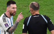 Messi xin lỗi vị trọng tài khiến mình ngứa mắt