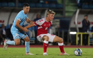 Cú huých đầu gối khiến Man Utd dựng tóc gáy