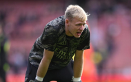 'Quay xe' chóng mặt, Arsenal tàn nhẫn với Ramsdale
