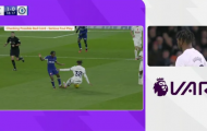 Gary Neville: 'Tình huống đó có thể dẫn đến thẻ đỏ'
