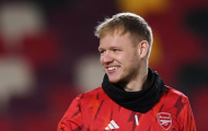 Ramsdale phản ứng đẳng cấp khi trở lại bắt chính cho Arsenal