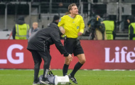 Trọng tài bất ngờ chấn thương nặng, nghỉ cầm còi dài hạn