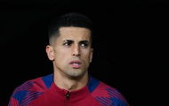 Joao Cancelo ngả mũ với tiền vệ Barca