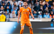 Cựu sao Chelsea bị phạt nặng vì lao vào phòng thay đồ trọng tài