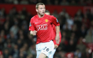 Cựu sao MU bị chỉ trích vì suýt cho con uống...dầu gội