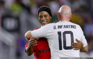 Ronaldinho đối đầu đội của Chủ tịch FIFA, phô diễn skill kinh điển