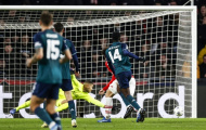 Nketiah lập công, Arsenal chia điểm với PSV