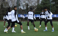 Trong cơn bĩ cực, cú hích xuất hiện trên sân tập Chelsea