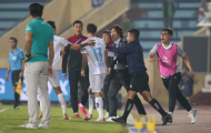 Chuyên gia lên tiếng vụ cầu thủ 'giật chỏ' HLV tại V-League