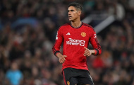 Biến xuất hiện, Varane 'quay xe' với Man Utd