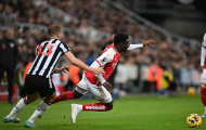 Arsenal 'nhờ' trọng tài bảo vệ Bukayo Saka