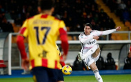 Vlahovic lập cú đúp, Juventus chiếm ngôi đầu