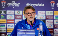 Ông Philippe Troussier căng thẳng với truyền thông, HLV Hoàng Anh Tuấn chỉ lý do