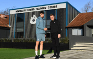 CHÍNH THỨC! Newcastle ký hợp đồng dài hạn với ngôi sao 17 tuổi