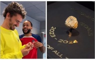 Griezmann suýt khóc khi nhận quà Valentine từ Depay