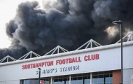 SỐC! Sân vận động St Mary's chìm trong khói lửa