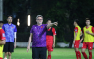 Chuyên gia: Thua Indonesia cũng đừng vội sa thải HLV Philippe Troussier