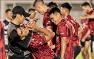 HLV Shin bạt tai cầu thủ Indonesia; U23 Việt Nam giành chiến thắng trước Tajikistan