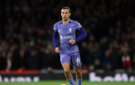Thiago bất ngờ rời Liverpool