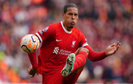 Van Dijk bị chê quá chậm so với Premier League