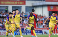 Văn Quyết lập cú đúp kiến tạo, Hà Nội vẫn suýt thua dù dẫn trước 2 bàn