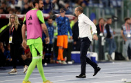 Allegri lột đồ để phản ứng với trọng tài