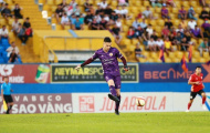 Nguyễn Filip chơi nghiệp dư khiến CAHN thảm bại; Thanh Hóa thắng đậm Quảng Nam
