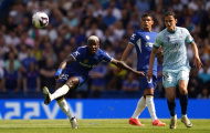 CĐV Chelsea đồng thanh hét 1 từ mỗi khi Moises Caicedo có bóng