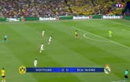 Pha bỏ lỡ không tưởng của 'báu vật' Dortmund