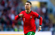 Gọi là ghế vì đẳng cấp Cristiano Ronaldo không phải bàn!