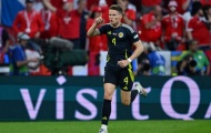 Vung chân như chớp, tiền vệ Man Utd mang về 1 điểm cho Scotland