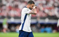 Kyle Walker bảo vệ 'người đàn ông khốn khổ nhất nước Anh'
