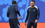 Mbappe cười tươi trước ngày đụng độ thần tượng