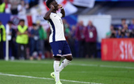 Saka thán phục cách đá penalty của Toney